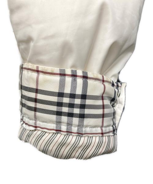 BURBERRY BLACK LABEL（バーバリーブラックレーベル）BURBERRY BLACK LABEL (バーバリーブラックレーベル) ダウンジャケット　BMP65-527-02 ホワイト サイズ:SIZE Mの古着・服飾アイテム