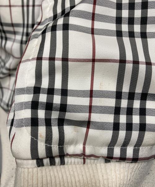 BURBERRY BLACK LABEL（バーバリーブラックレーベル）BURBERRY BLACK LABEL (バーバリーブラックレーベル) ダウンジャケット　BMP65-527-02 ホワイト サイズ:SIZE Mの古着・服飾アイテム