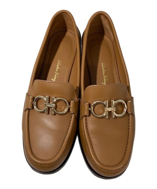 Salvatore Ferragamo（サルヴァトーレ フェラガモ）Salvatore Ferragamo (サルヴァトーレ フェラガモ) ガンチーニローファー ブラウン サイズ:SIZE5（約22.5cm相当）の古着・服飾アイテム