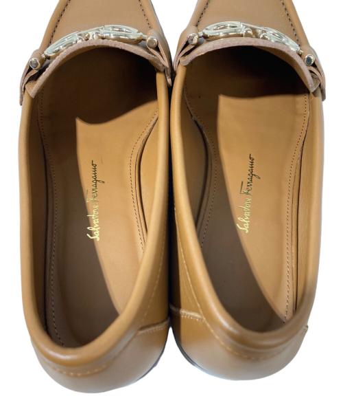 Salvatore Ferragamo（サルヴァトーレ フェラガモ）Salvatore Ferragamo (サルヴァトーレ フェラガモ) ガンチーニローファー ブラウン サイズ:SIZE5（約22.5cm相当）の古着・服飾アイテム