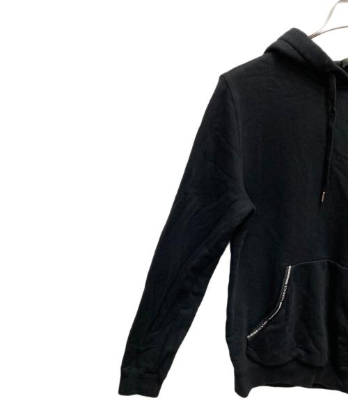 VERSACE（ヴェルサーチ）VERSACE (ヴェルサーチ) プルオーバーパーカー ブラック サイズ:SIZE Sの古着・服飾アイテム