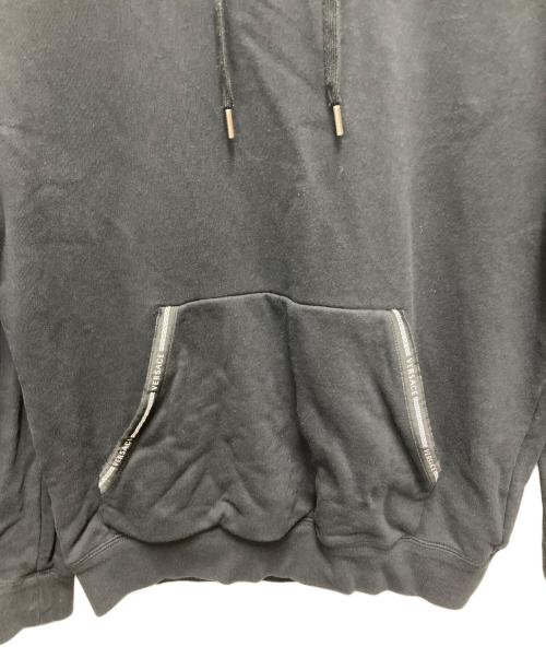 VERSACE（ヴェルサーチ）VERSACE (ヴェルサーチ) プルオーバーパーカー ブラック サイズ:SIZE Sの古着・服飾アイテム