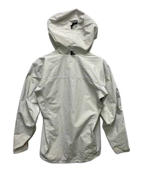 ARC'TERYX（アークテリクス）ARC'TERYX (アークテリクス) マウンテンパーカー　ALPHA SL BEAMS別注モデル ライトグレー サイズ:サイズ XSの古着・服飾アイテム