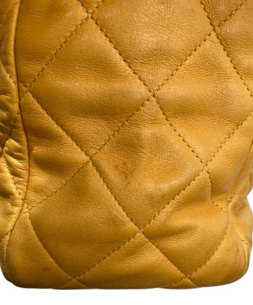 CHANEL（シャネル）CHANEL (シャネル) チェーンショルダーバッグ　マトラッセ イエローの古着・服飾アイテム