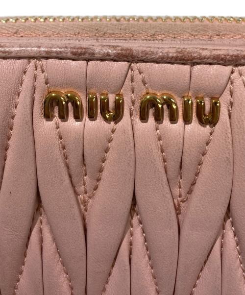 MIU MIU（ミュウミュウ）MIU MIU (ミュウミュウ) 2つ折り財布　5ML522 ピンクの古着・服飾アイテム