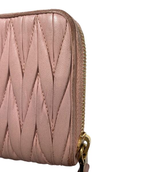 MIU MIU（ミュウミュウ）MIU MIU (ミュウミュウ) 2つ折り財布　5ML522 ピンクの古着・服飾アイテム