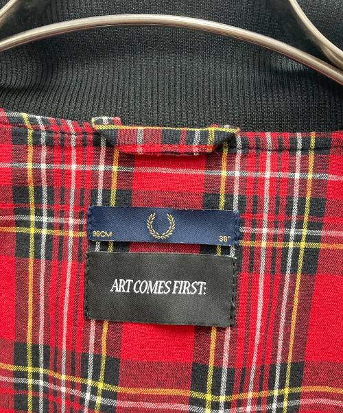 FRED PERRY（フレッドペリー）FRED PERRY (フレッドペリー) ART COMES FIRST (アートカムズファースト) MA-1ジャケット ネイビー サイズ:SIZE 38（M～L相当）の古着・服飾アイテム