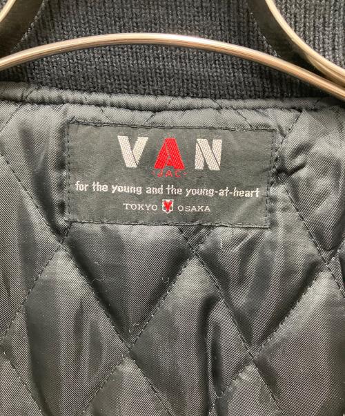 VAN JAC（ヴァン・ヂャケット）VAN JAC (ヴァン・ヂャケット) スタジャン ブラック×アイボリー サイズ:SIZE Mの古着・服飾アイテム