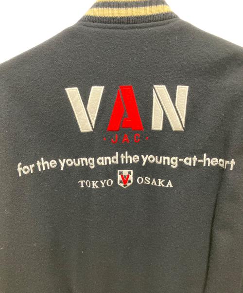 VAN JAC（ヴァン・ヂャケット）VAN JAC (ヴァン・ヂャケット) スタジャン ブラック×アイボリー サイズ:SIZE Mの古着・服飾アイテム