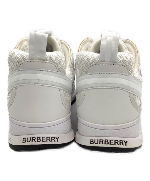 BURBERRY（バーバリー）BURBERRY (バーバリー) スニーカー ホワイト サイズ:33の古着・服飾アイテム