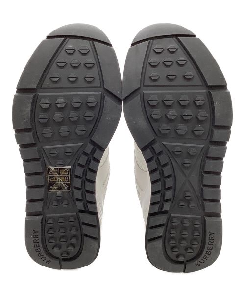 BURBERRY（バーバリー）BURBERRY (バーバリー) スニーカー ホワイト サイズ:33の古着・服飾アイテム