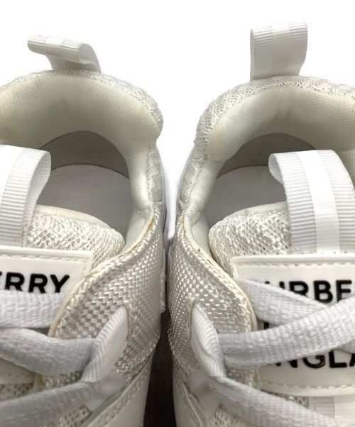 BURBERRY（バーバリー）BURBERRY (バーバリー) スニーカー ホワイト サイズ:33の古着・服飾アイテム