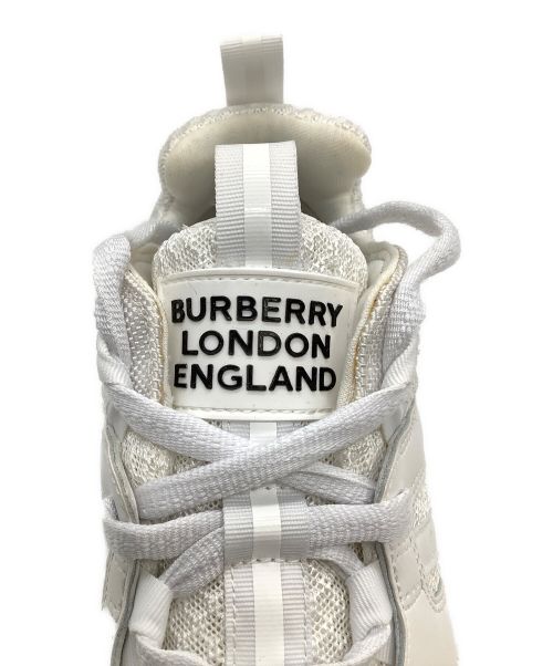 BURBERRY（バーバリー）BURBERRY (バーバリー) スニーカー ホワイト サイズ:33の古着・服飾アイテム
