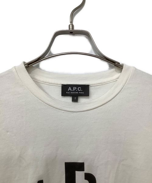 A.P.C.（アーペーセー）A.P.C. (アーペーセー) EDIFICE (エディフィス) 別注DECALEプリントTシャツ ホワイト サイズ:Sの古着・服飾アイテム