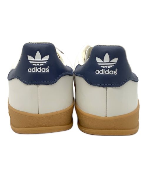 adidas（アディダス）adidas (アディダス) ローカットスニーカー アイボリー×ライトグレー サイズ:26.5の古着・服飾アイテム