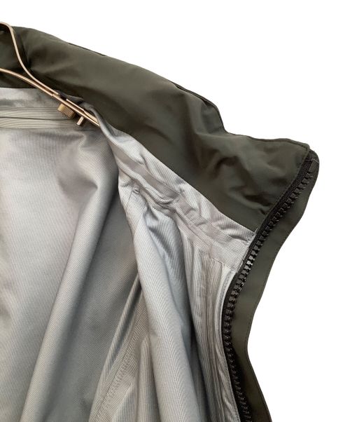 BEAUTY&YOUTH（ビューティーアンドユース）BEAUTY&YOUTH (ビューティーアンドユース) PERTEX SHIELD MULTI POCKET STAND COLLAR JACKET/ グレー サイズ:Sの古着・服飾アイテム