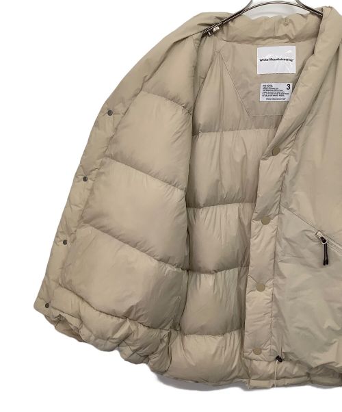 WHITE MOUNTAINEERING（ホワイトマウンテ二アニング）WHITE MOUNTAINEERING (ホワイトマウンテ二アニング) STUDIOUS (ステュディオス) WM X TAION HANTEN DOWN JACKET ベージュ サイズ:3の古着・服飾アイテム