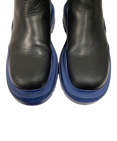 BOTTEGA VENETA（ボッテガベネタ）BOTTEGA VENETA (ボッテガベネタ) チェルシーブーツ ブラック×ネイビー サイズ:42の古着・服飾アイテム