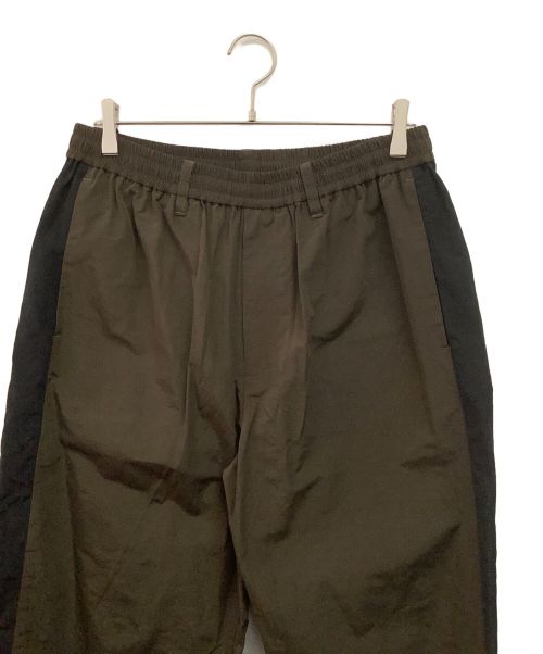 stein（シュタイン）stein (シュタイン) TRAINER'S TRACK EASY TROUSERS カーキ×ブラック サイズ:Lの古着・服飾アイテム