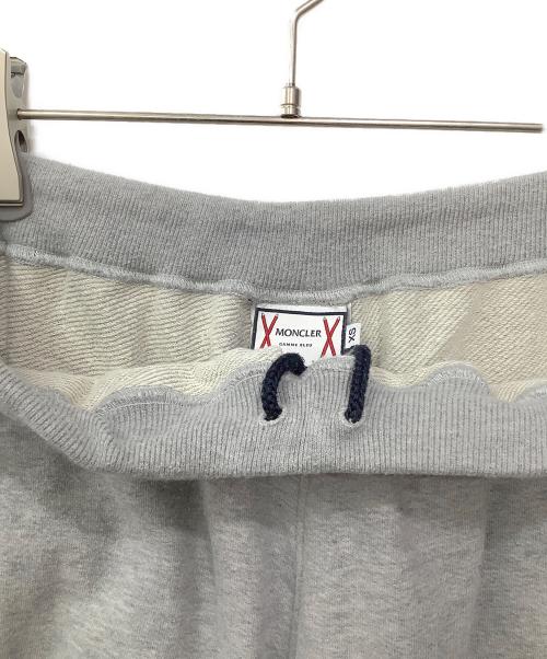 MONCLER GAMME BLEU（モンクレール ガム ブルー）MONCLER GAMME BLEU (モンクレール ガム ブルー) ラインスウェットパンツ グレー サイズ:XSの古着・服飾アイテム