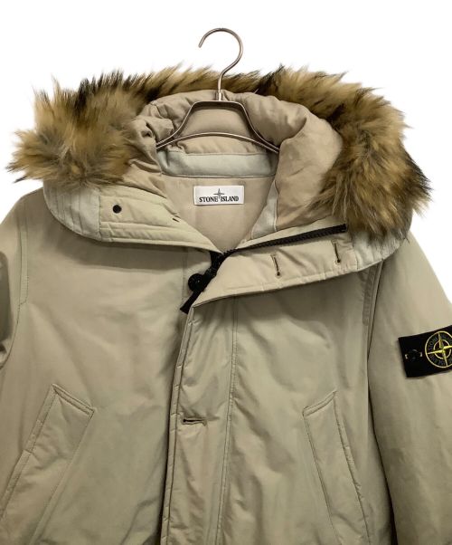 STONE ISLAND（ストーンアイランド）STONE ISLAND (ストーンアイランド) ダウンコート ベージュ サイズ:Sの古着・服飾アイテム