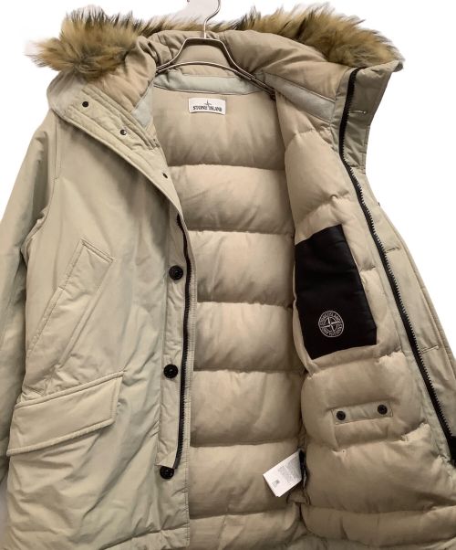 STONE ISLAND（ストーンアイランド）STONE ISLAND (ストーンアイランド) ダウンコート ベージュ サイズ:Sの古着・服飾アイテム