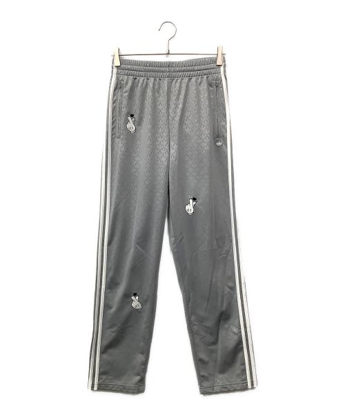 adidas Originals（アディダスオリジナル）adidas originals (アディダスオリジナル) MICKEY MOUSE (ミッキーマウス) モノグラムファイヤーバードトラックパンツ グレー サイズ:Sの古着・服飾アイテム