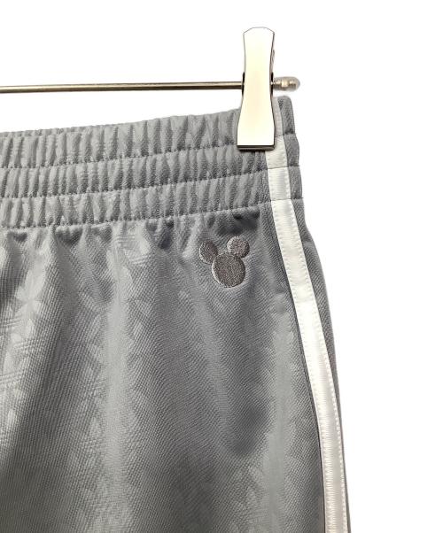 adidas Originals（アディダスオリジナル）adidas originals (アディダスオリジナル) MICKEY MOUSE (ミッキーマウス) モノグラムファイヤーバードトラックパンツ グレー サイズ:Sの古着・服飾アイテム