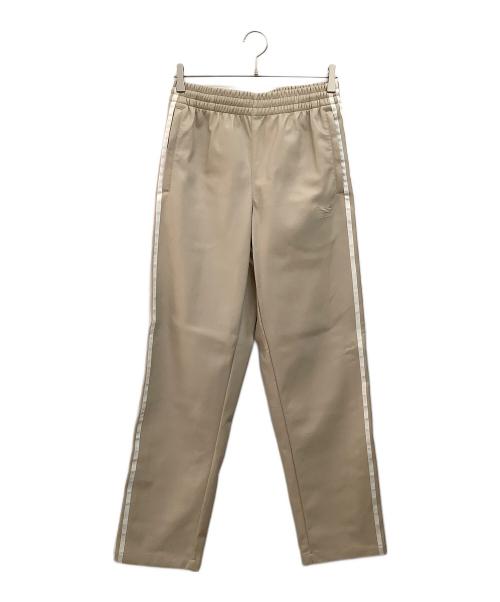 adidas（アディダス）adidas (アディダス) フェイクレザーアディカラー スリーストライプス ファイヤーバードトラックスーツパンツ ベージュ サイズ:Mの古着・服飾アイテム