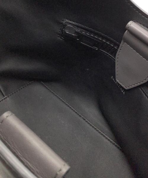 BALENCIAGA（バレンシアガ）BALENCIAGA (バレンシアガ) メガジップトート グレーの古着・服飾アイテム