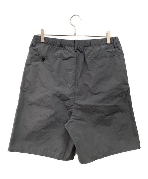 BEAUTY&YOUTH UNITED ARROWS（ビューティーアンドユースユナイテッドアローズ）BEAUTY&YOUTH UNITED ARROWS (ビューティーアンドユースユナイテッドアローズ) シュリンク ナイロンショートパンツ グレー サイズ:XLの古着・服飾アイテム
