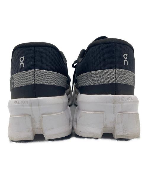 on（オン）On (オン) スニーカー ブラック×ホワイト サイズ:27.5の古着・服飾アイテム