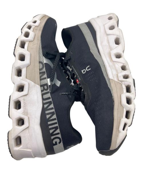 on（オン）On (オン) スニーカー ブラック×ホワイト サイズ:27.5の古着・服飾アイテム