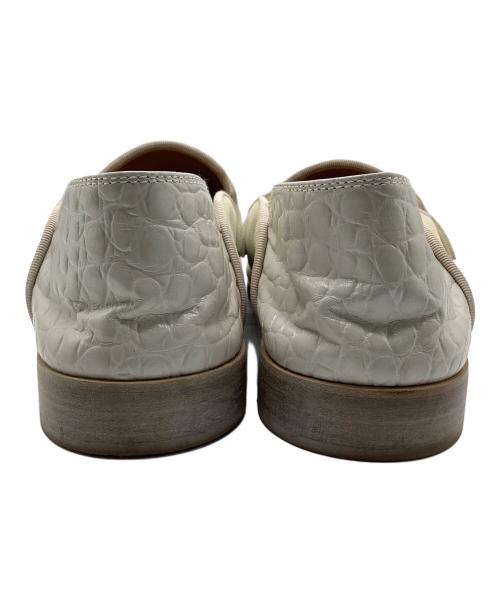 Christian Louboutin（クリスチャン・ルブタン）Christian Louboutin (クリスチャン・ルブタン) PENNY NO FLAT　ローファー ベージュ サイズ:41　1/2の古着・服飾アイテム