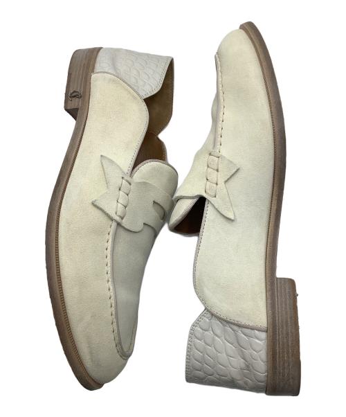 Christian Louboutin（クリスチャン・ルブタン）Christian Louboutin (クリスチャン・ルブタン) PENNY NO FLAT　ローファー ベージュ サイズ:41　1/2の古着・服飾アイテム