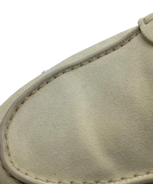 Christian Louboutin（クリスチャン・ルブタン）Christian Louboutin (クリスチャン・ルブタン) PENNY NO FLAT　ローファー ベージュ サイズ:41　1/2の古着・服飾アイテム