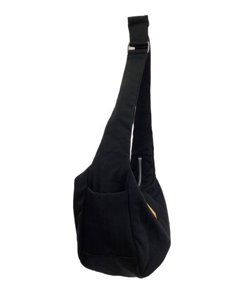 ITTI（イッチ）ITTI (イッチ) ANNIE PUFFER TOWN MOON BAG ブラックの古着・服飾アイテム