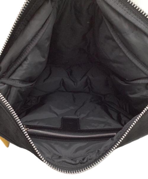 ITTI（イッチ）ITTI (イッチ) ANNIE PUFFER TOWN MOON BAG ブラックの古着・服飾アイテム