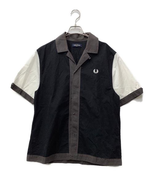 FRED PERRY（フレッドペリー）FRED PERRY (フレッドペリー) 半袖シャツ ブラック×ホワイト サイズ:Lの古着・服飾アイテム