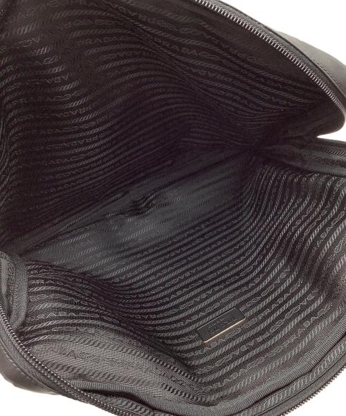 PRADA（プラダ）PRADA (プラダ) ナイロンメッセンジャーバッグ ブラックの古着・服飾アイテム