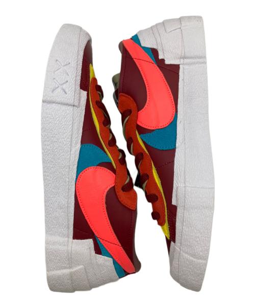 NIKE（ナイキ）NIKE (ナイキ) sacai (サカイ) KAWS (カウズ) ローカットスニーカー レッド×ホワイト サイズ:28 未使用品の古着・服飾アイテム
