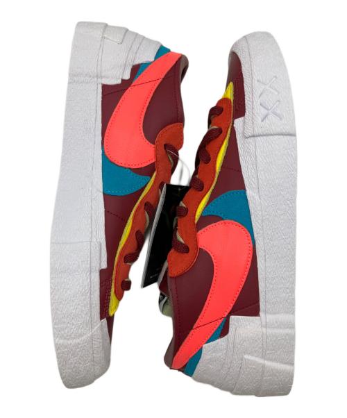 NIKE（ナイキ）NIKE (ナイキ) sacai (サカイ) KAWS (カウズ) ローカットスニーカー レッド×ホワイト サイズ:28 未使用品の古着・服飾アイテム
