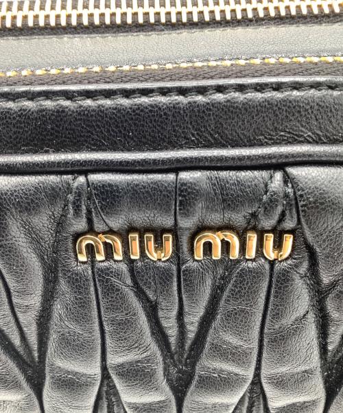 MIU MIU（ミュウミュウ）MIU MIU (ミュウミュウ) マテラッセ ショルダーバッグ ブラックの古着・服飾アイテム