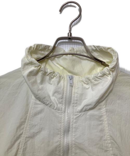 chignon（シニヨン）chignon (シニヨン) ボリュームスリーブウインドブレーカー ホワイト サイズ:FREE 未使用品の古着・服飾アイテム