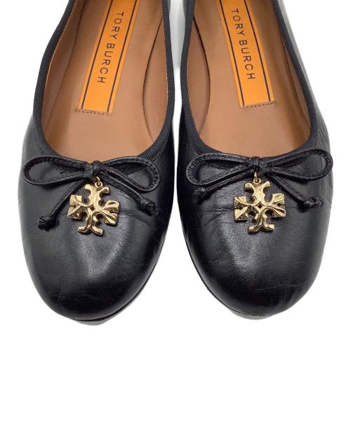 TORY BURCH（トリーバーチ）TORY BURCH (トリーバーチ) フラットパンプス ブラック サイズ:5　1/2の古着・服飾アイテム