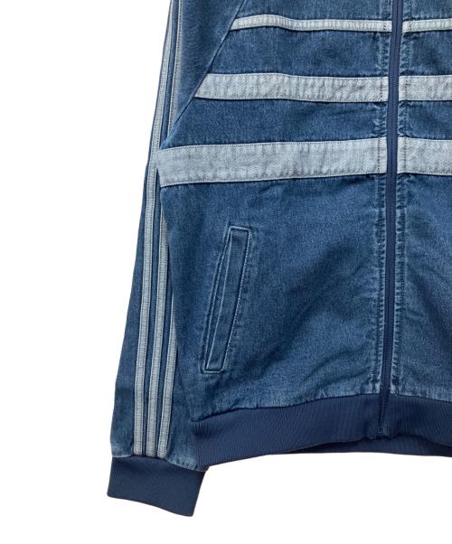 adidas（アディダス）adidas (アディダス) アディカラーファーストブルーデニムトラックトップ ブルー×ホワイト サイズ:Mの古着・服飾アイテム