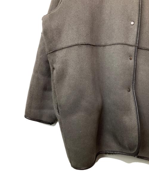 BEAUTY&YOUTH（ビューティーアンドユース）BEAUTY&YOUTH (ビューティーアンドユース) ボア×フェイクムートン リバーシブルコート グレー サイズ:FREEの古着・服飾アイテム