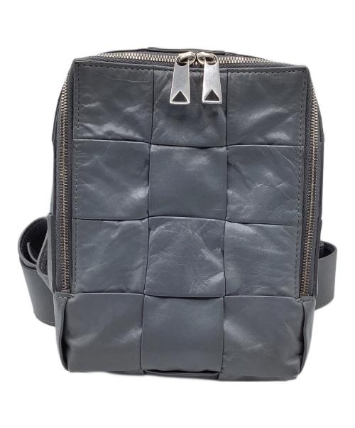 BOTTEGA VENETA（ボッテガベネタ）BOTTEGA VENETA (ボッテガベネタ) カセット スリングバッグ グレーの古着・服飾アイテム