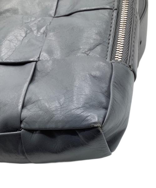 BOTTEGA VENETA（ボッテガベネタ）BOTTEGA VENETA (ボッテガベネタ) カセット スリングバッグ グレーの古着・服飾アイテム