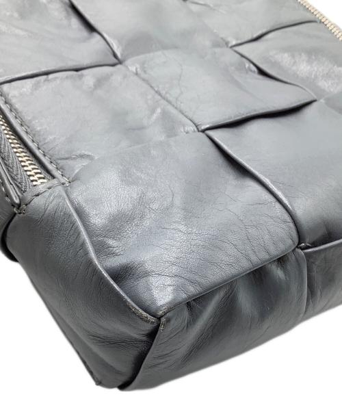 BOTTEGA VENETA（ボッテガベネタ）BOTTEGA VENETA (ボッテガベネタ) カセット スリングバッグ グレーの古着・服飾アイテム